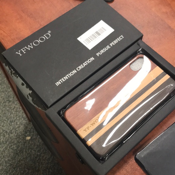 Wooden iPhone X case - Picture 2 of 4